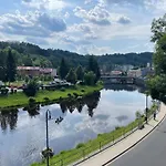Riverside Luxury & Cafe - Bohemian Paradise On The Greenway Jizera *