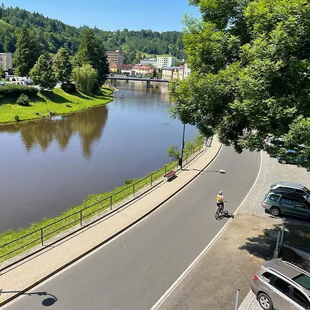 Riverside Luxury & Cafe - Bohemian Paradise On The Greenway Jizera * Zelezny Brod