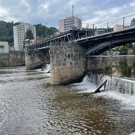 Apartment Riverside Luxury & Cafe - Bohemian Paradise On The Greenway Jizera Zelezny Brod