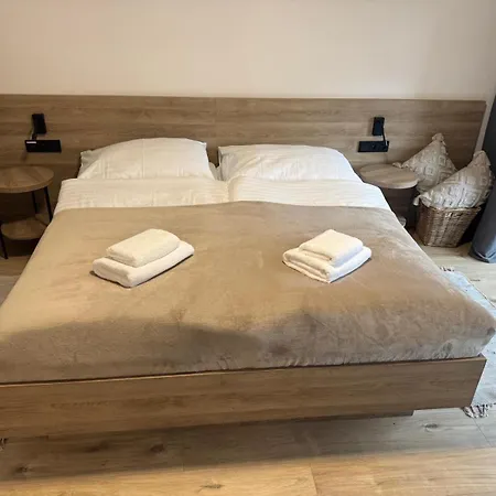 Apartmán Riverside Luxury & Cafe - Bohemian Paradise On The Greenway Jizera Zelezny Brod