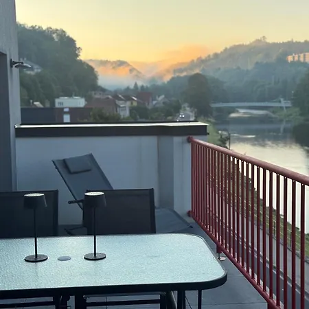 Apartment Riverside Luxury & Cafe - Bohemian Paradise On The Greenway Jizera Zelezny Brod
