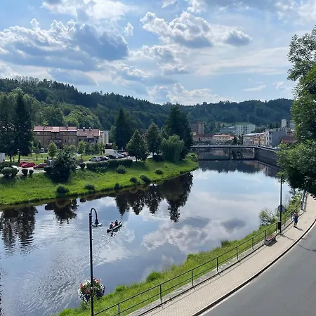 Riverside Luxury & Cafe - Bohemian Paradise On The Greenway Jizera *