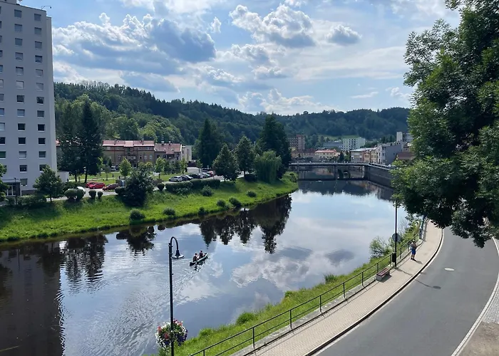 Riverside Luxury Apartments & Cafe - Bohemian Paradise On The Greenway Jizera *